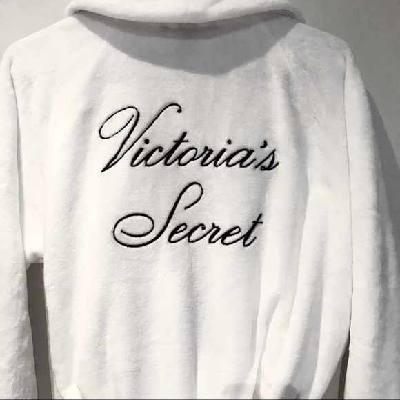 Victoria Secret White Plush Short Robe - Picture 5 of 5